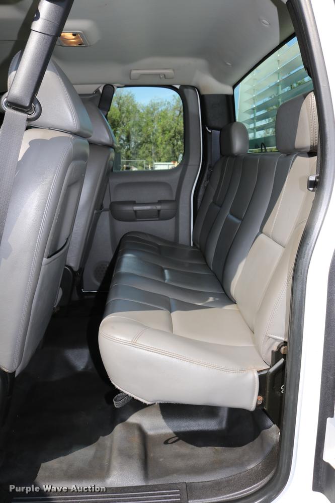 image for item DB4140 2007 Chevrolet Silverado 2500HD Ext. Cab pickup truck