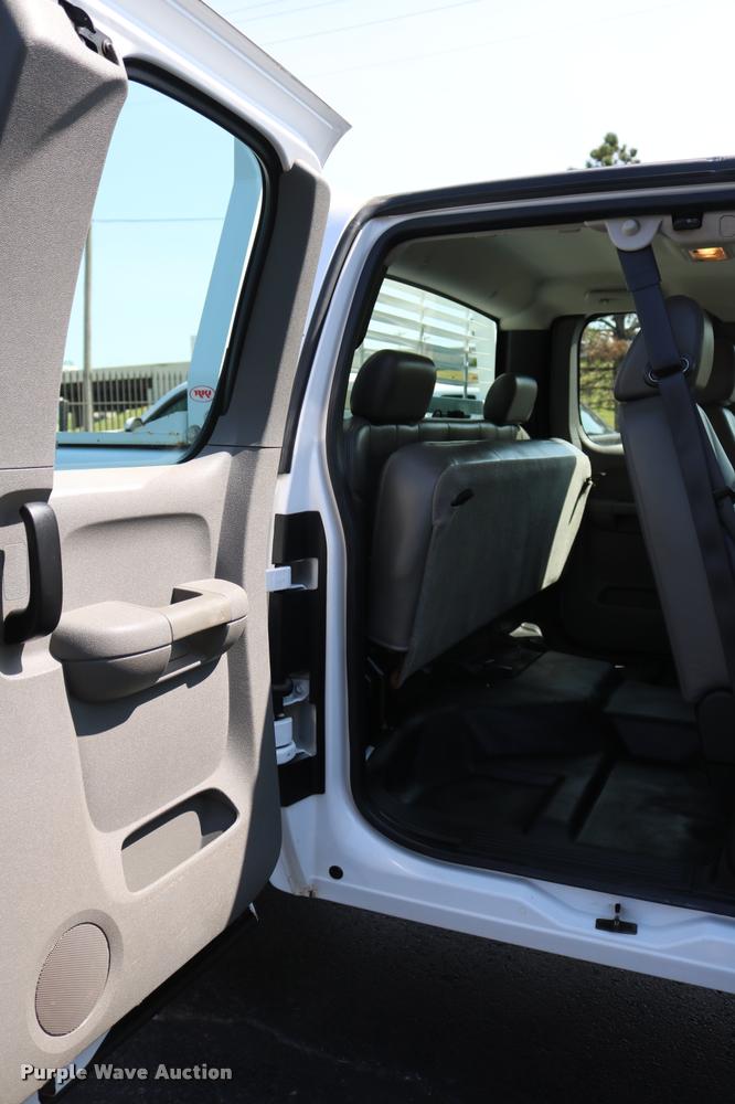 image for item DB4140 2007 Chevrolet Silverado 2500HD Ext. Cab pickup truck