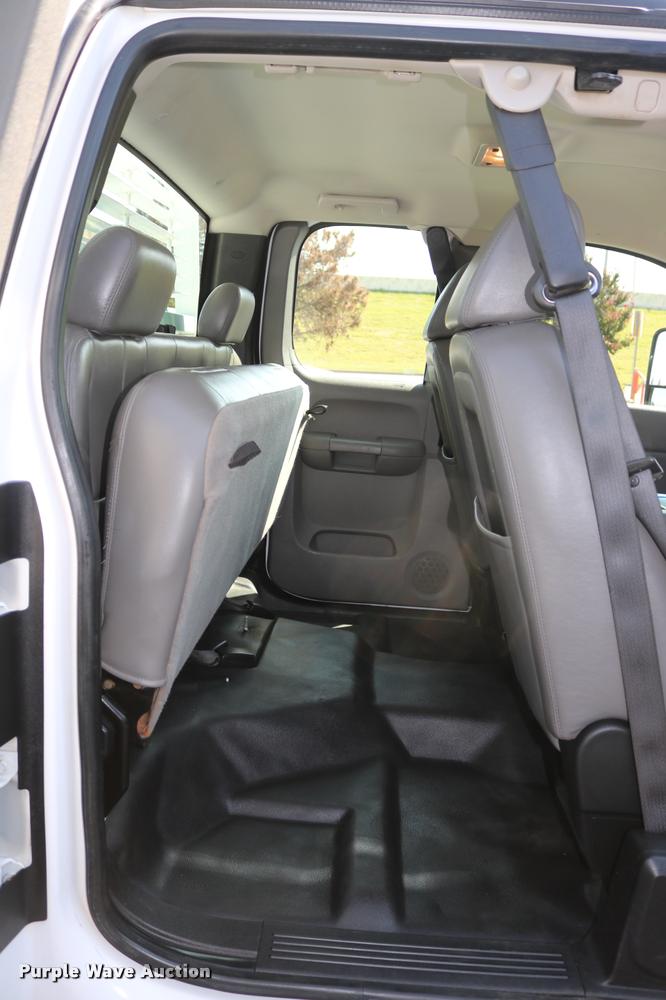 image for item DB4140 2007 Chevrolet Silverado 2500HD Ext. Cab pickup truck