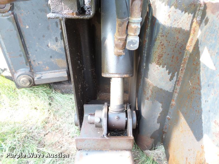 image for item DB4159 Melroe Bobcat 911 backhoe attachment