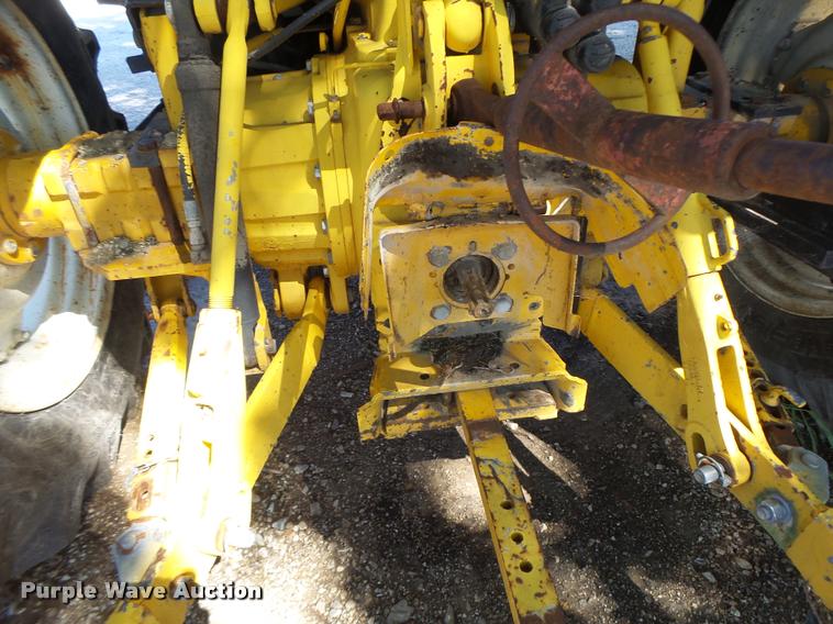 image for item DB5869 1997 New Holland 7740 tractor