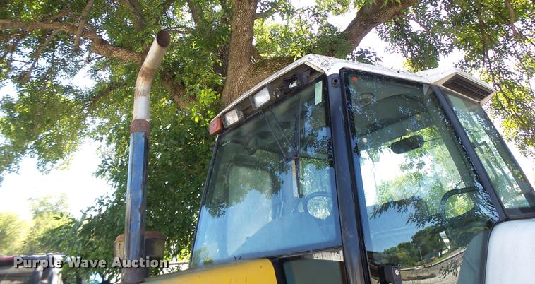 image for item DB5869 1997 New Holland 7740 tractor