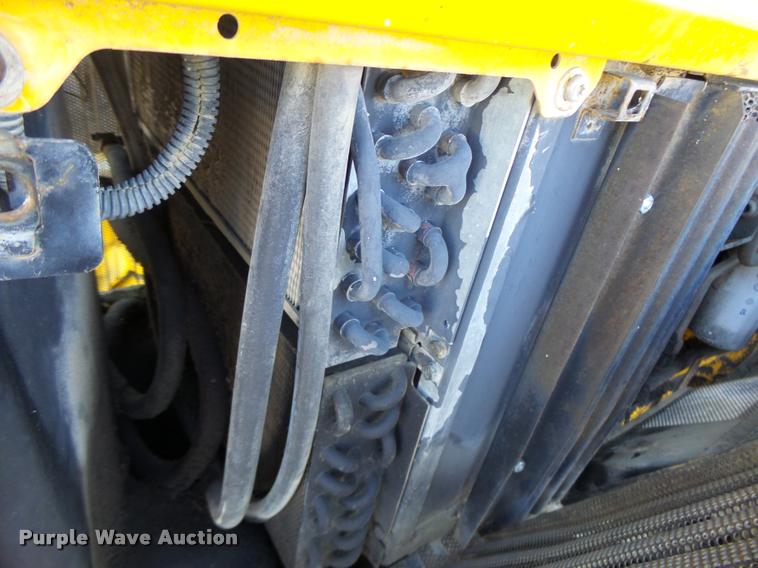 image for item DB5869 1997 New Holland 7740 tractor