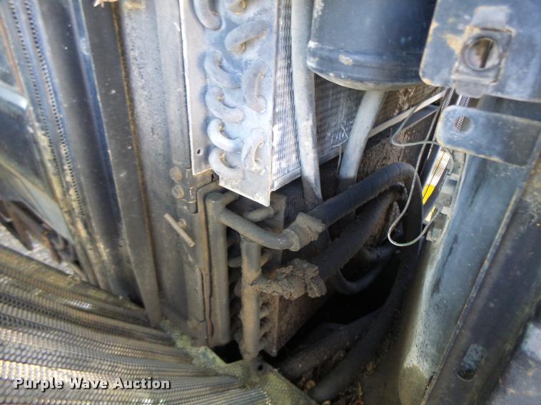 image for item DB5869 1997 New Holland 7740 tractor