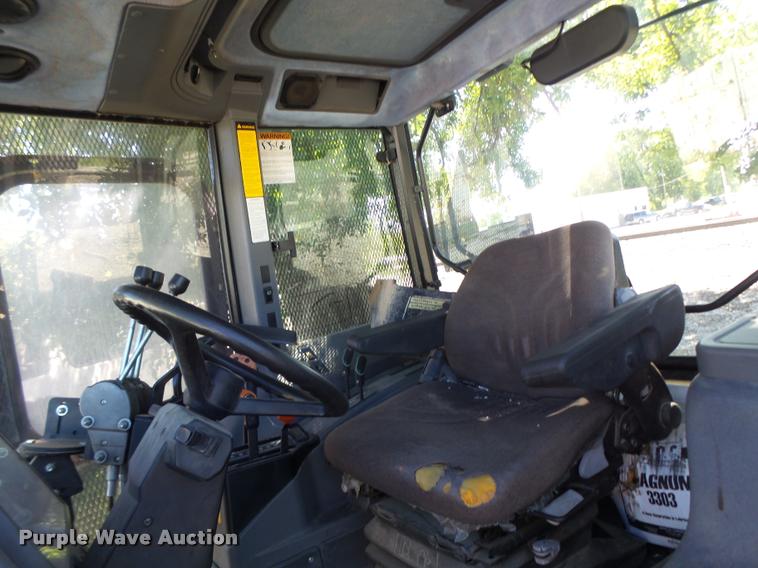 image for item DB5869 1997 New Holland 7740 tractor