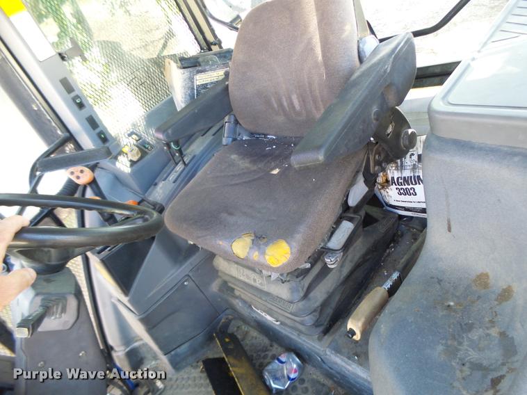 image for item DB5869 1997 New Holland 7740 tractor