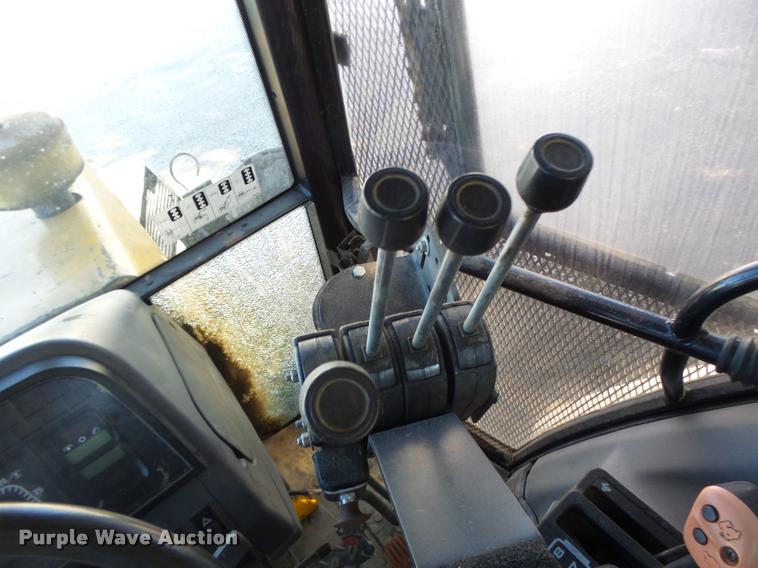 image for item DB5869 1997 New Holland 7740 tractor