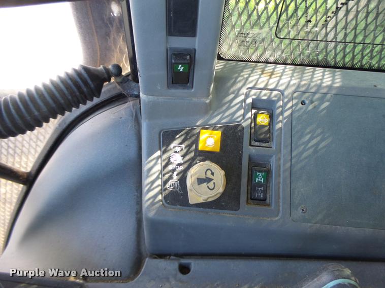 image for item DB5869 1997 New Holland 7740 tractor