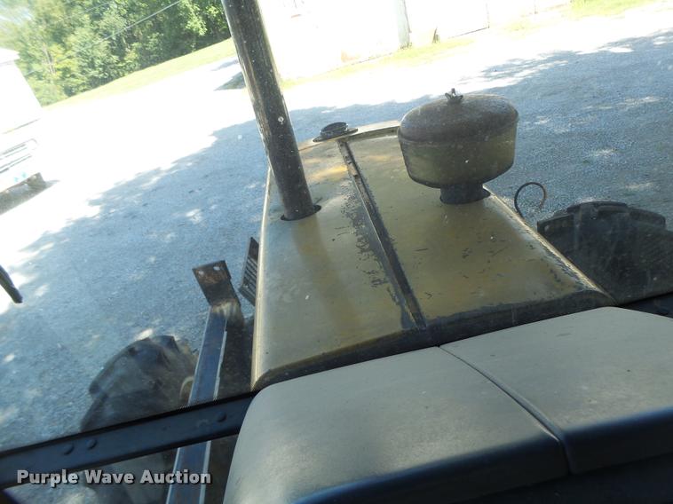 image for item DB5869 1997 New Holland 7740 tractor