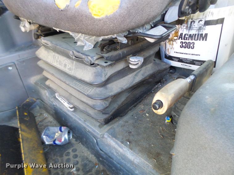 image for item DB5869 1997 New Holland 7740 tractor