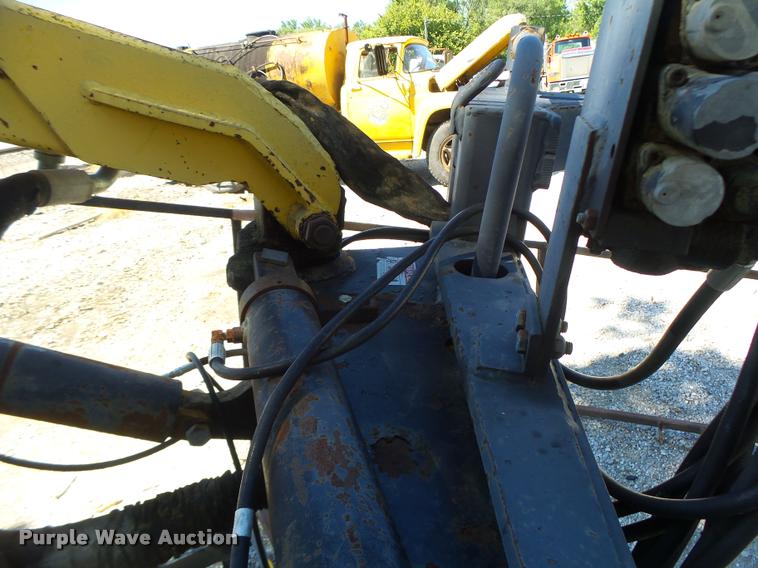 image for item DB5869 1997 New Holland 7740 tractor