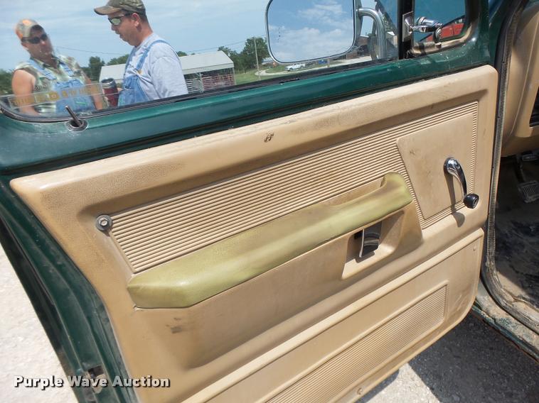 image for item DB5876 1989 Dodge W150 pickup truck