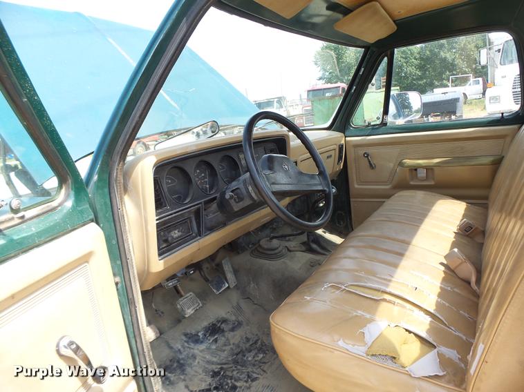 image for item DB5876 1989 Dodge W150 pickup truck