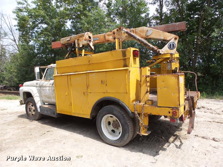 image for item DB5878 1976 Ford F600 bucket truck