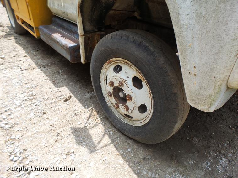 image for item DB5878 1976 Ford F600 bucket truck