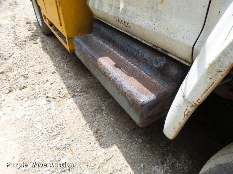 image for item DB5878 1976 Ford F600 bucket truck