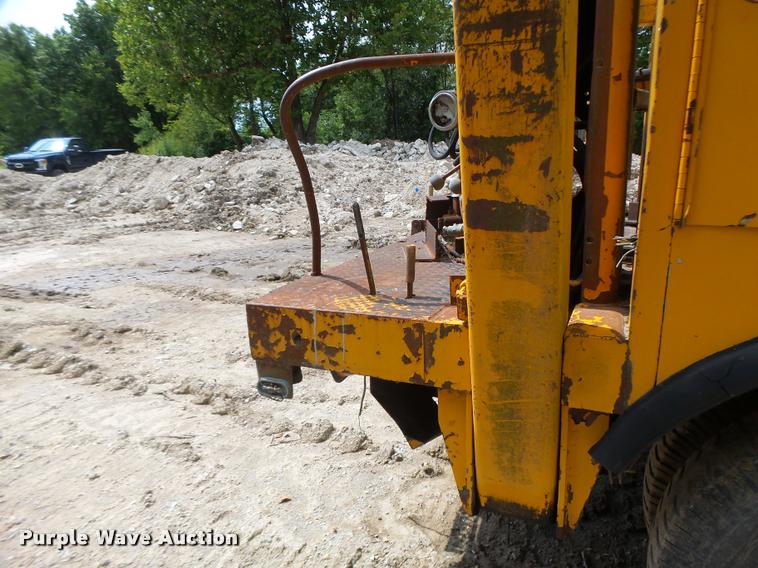 image for item DB5878 1976 Ford F600 bucket truck