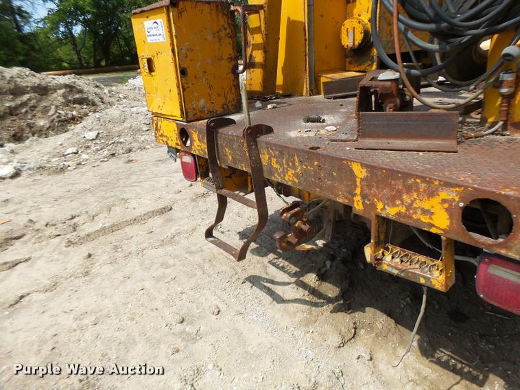 image for item DB5878 1976 Ford F600 bucket truck