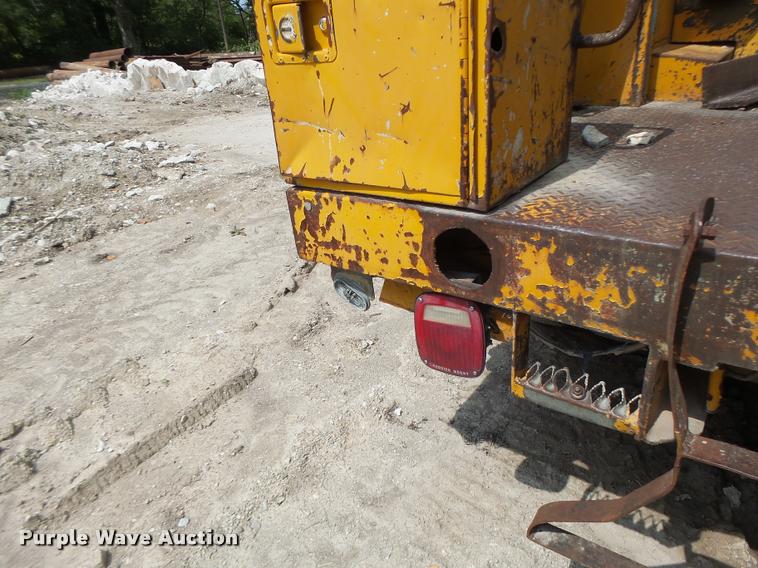 image for item DB5878 1976 Ford F600 bucket truck