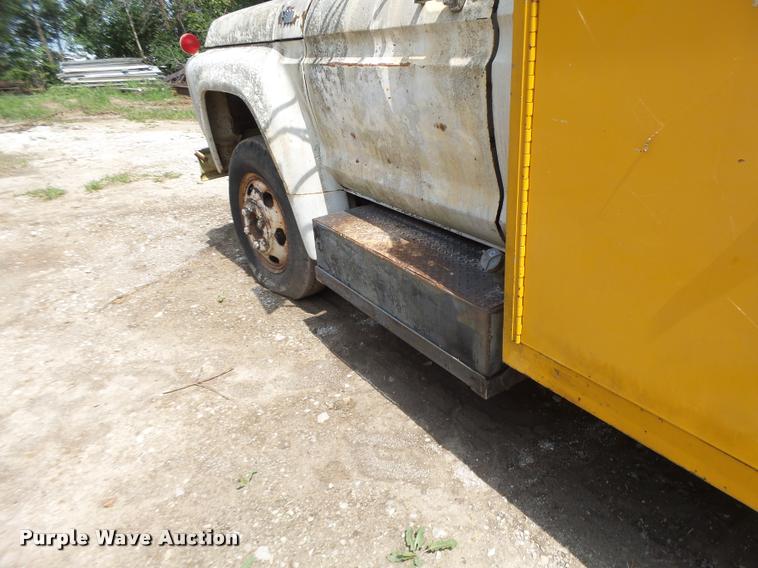image for item DB5878 1976 Ford F600 bucket truck
