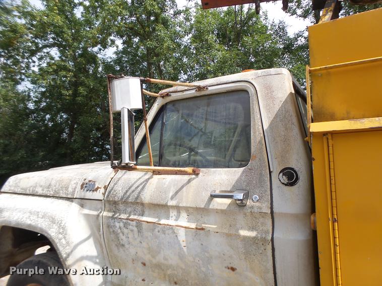 image for item DB5878 1976 Ford F600 bucket truck