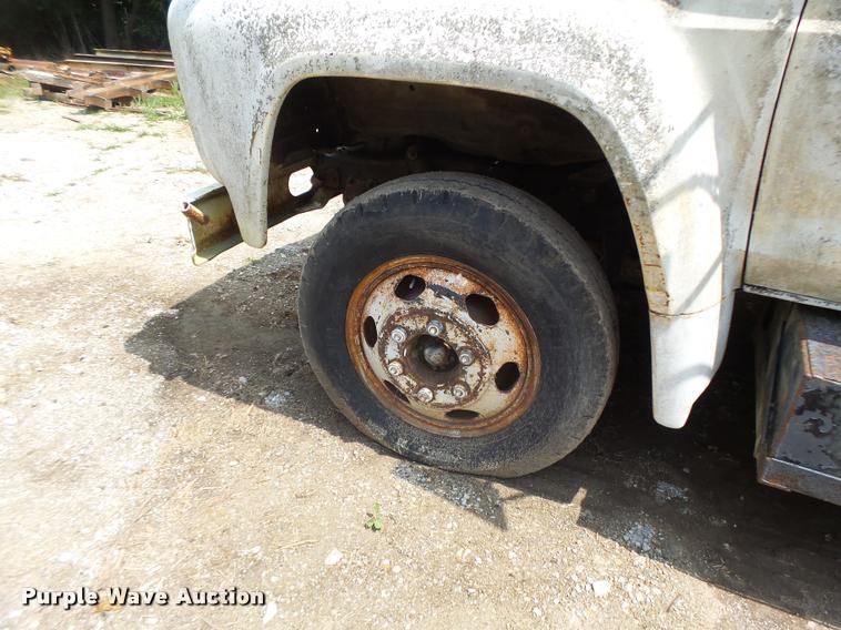 image for item DB5878 1976 Ford F600 bucket truck