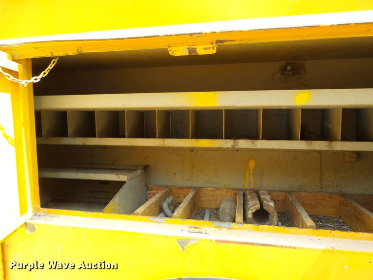 image for item DB5878 1976 Ford F600 bucket truck