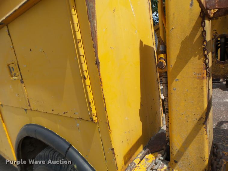 image for item DB5878 1976 Ford F600 bucket truck