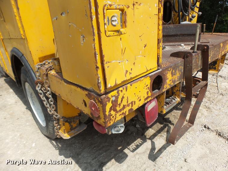 image for item DB5878 1976 Ford F600 bucket truck