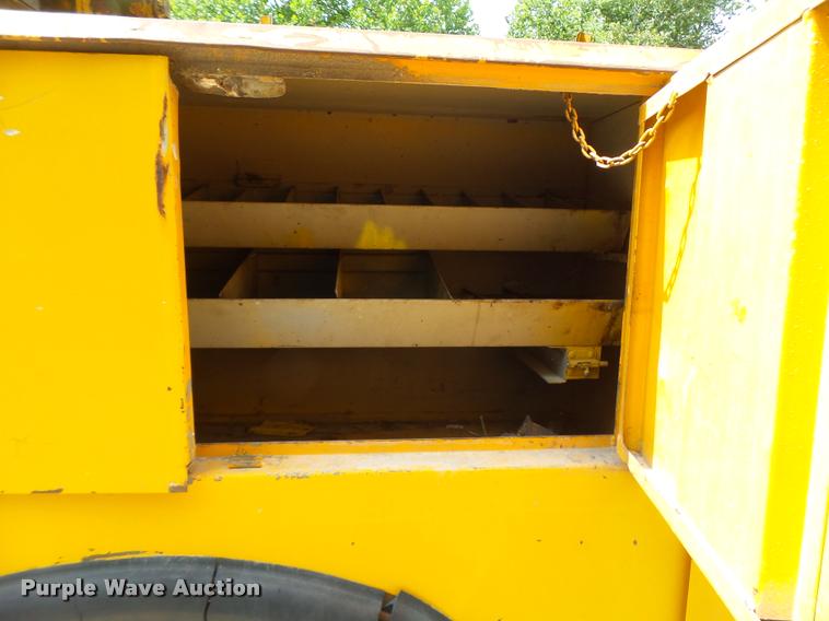 image for item DB5878 1976 Ford F600 bucket truck