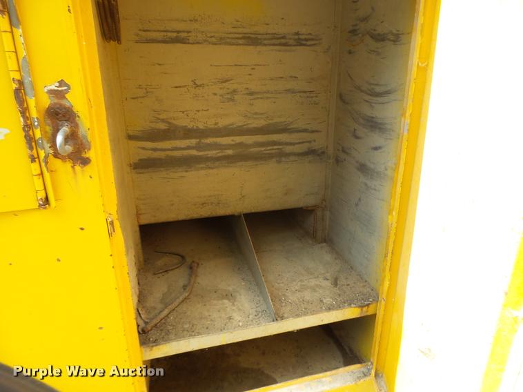 image for item DB5878 1976 Ford F600 bucket truck