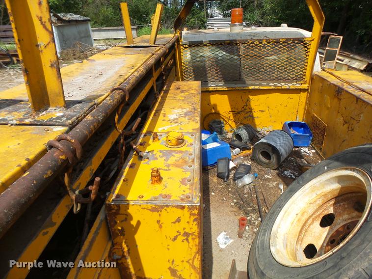 image for item DB5878 1976 Ford F600 bucket truck