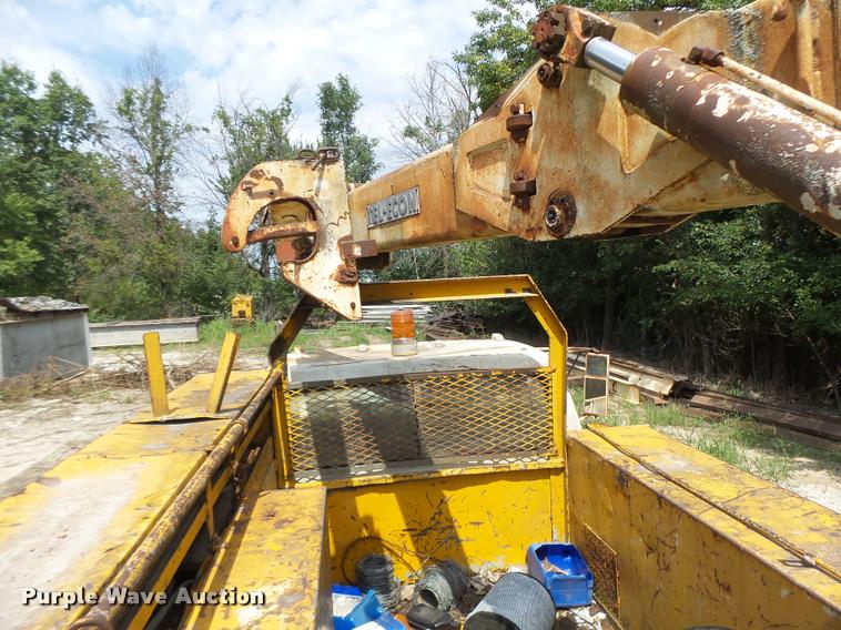 image for item DB5878 1976 Ford F600 bucket truck