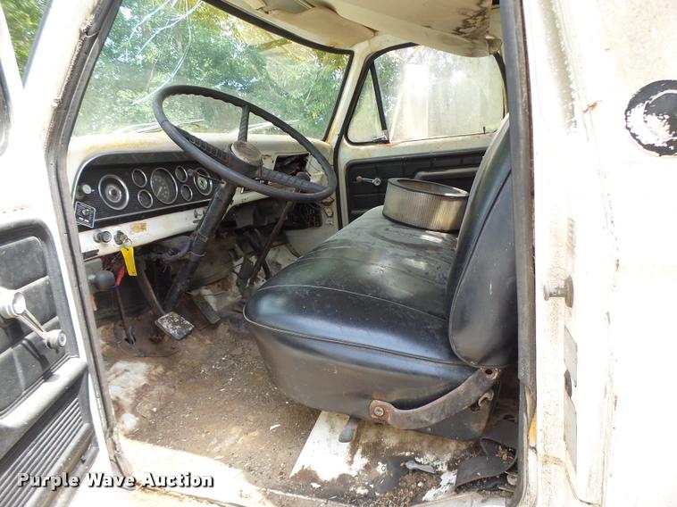 image for item DB5878 1976 Ford F600 bucket truck