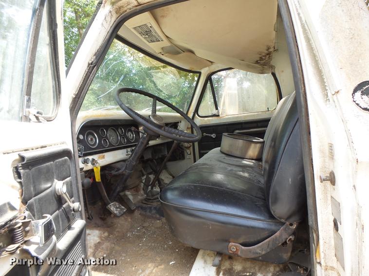 image for item DB5878 1976 Ford F600 bucket truck