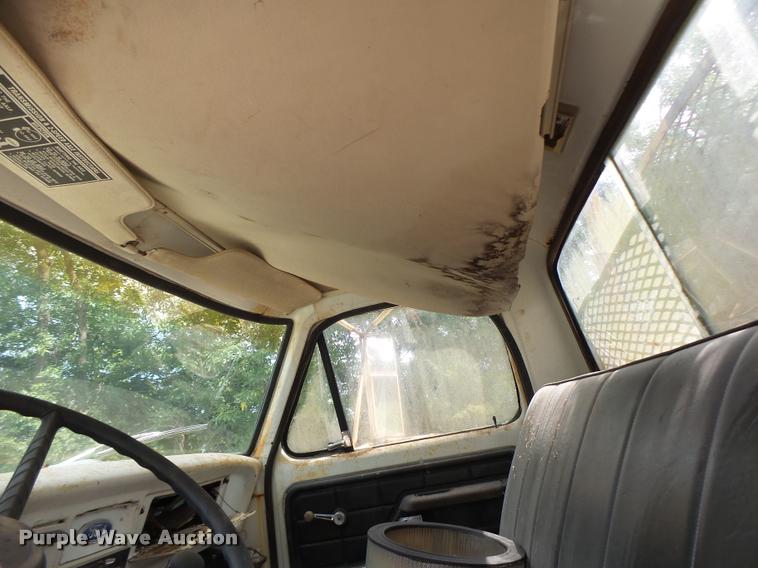 image for item DB5878 1976 Ford F600 bucket truck