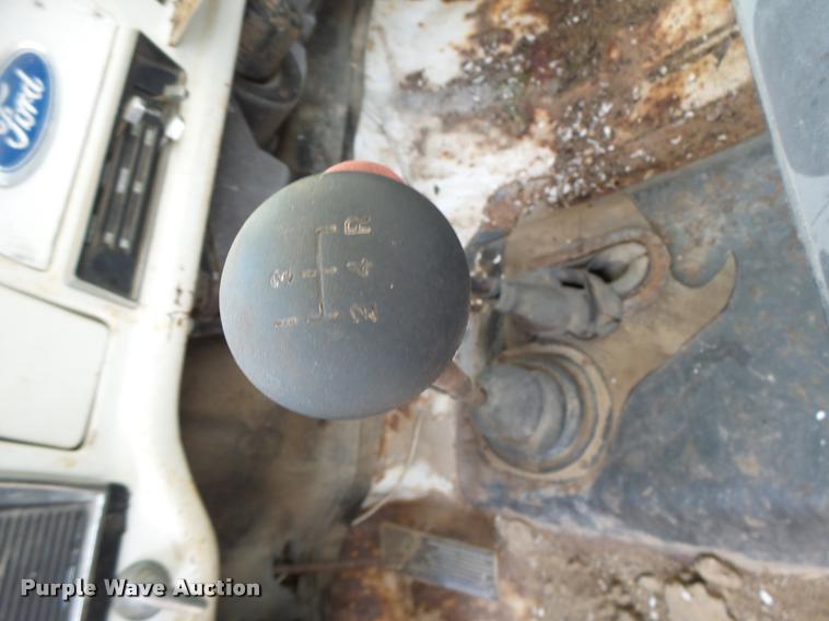 image for item DB5878 1976 Ford F600 bucket truck