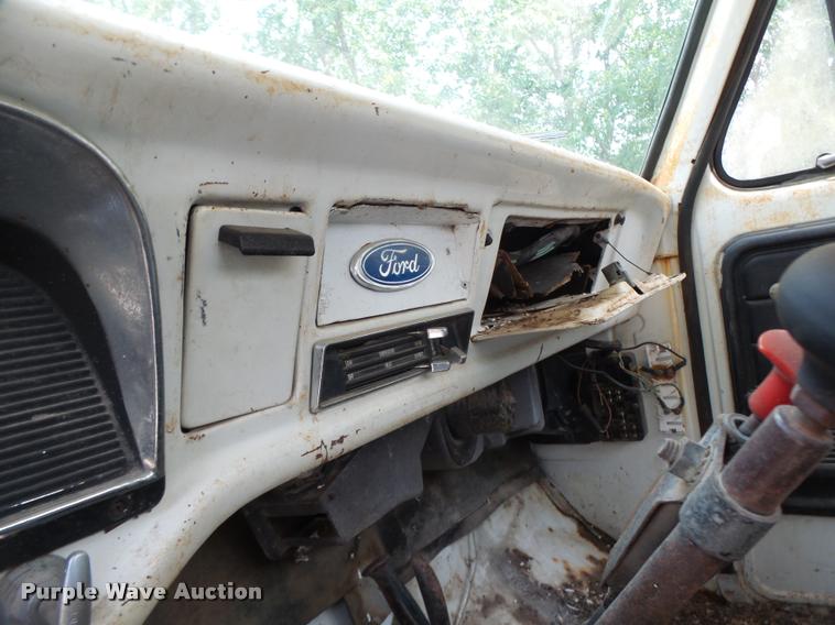 image for item DB5878 1976 Ford F600 bucket truck