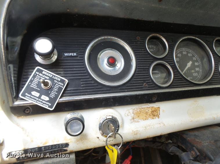 image for item DB5878 1976 Ford F600 bucket truck