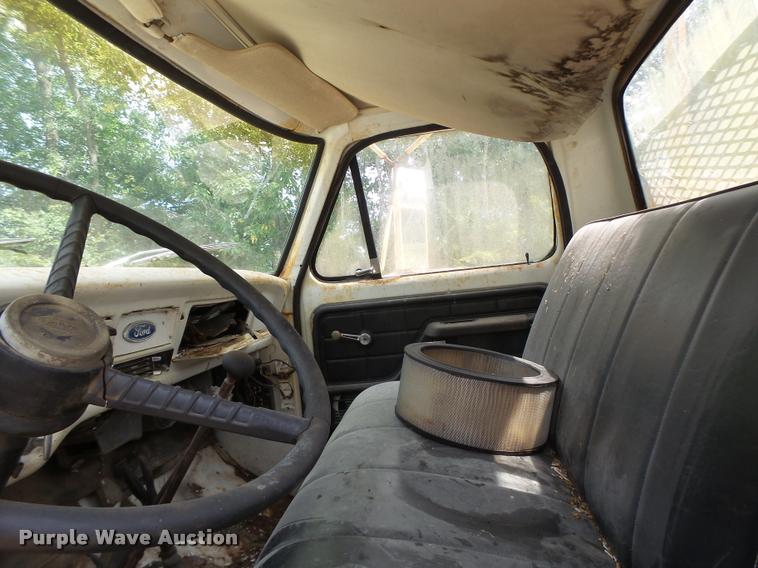 image for item DB5878 1976 Ford F600 bucket truck