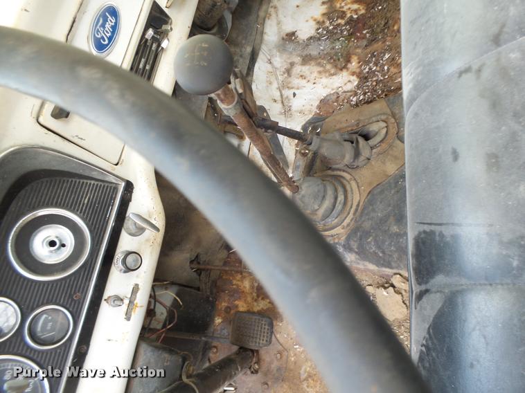 image for item DB5878 1976 Ford F600 bucket truck