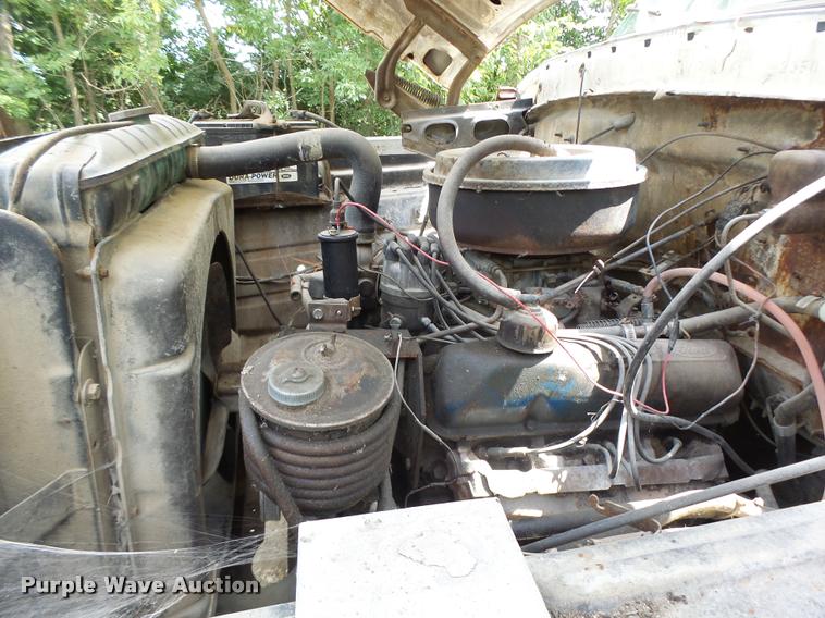 image for item DB5878 1976 Ford F600 bucket truck