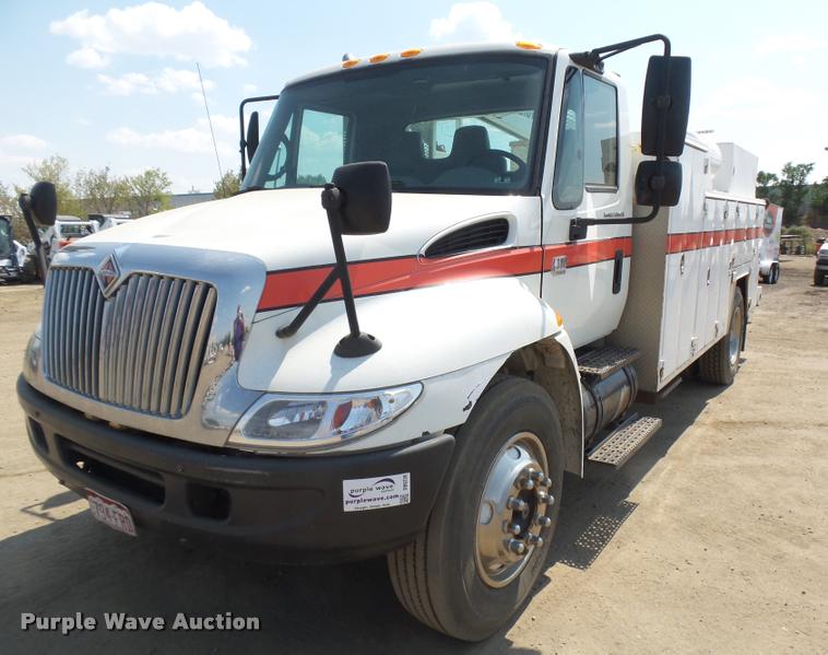 image for item DB6236 2006 International DuraStar 4300 service truck with crane