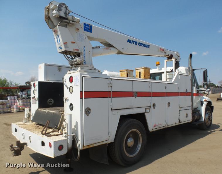image for item DB6236 2006 International DuraStar 4300 service truck with crane