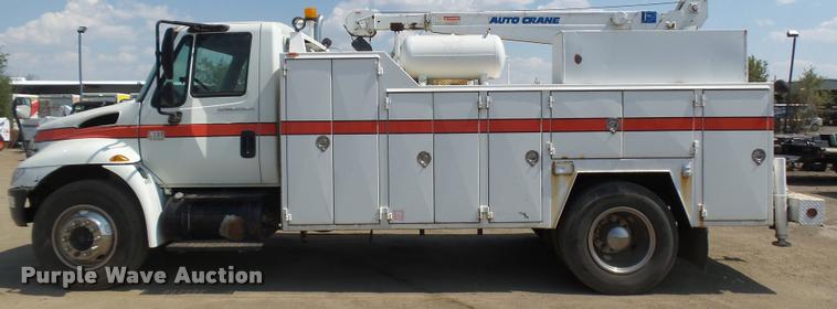 image for item DB6236 2006 International DuraStar 4300 service truck with crane