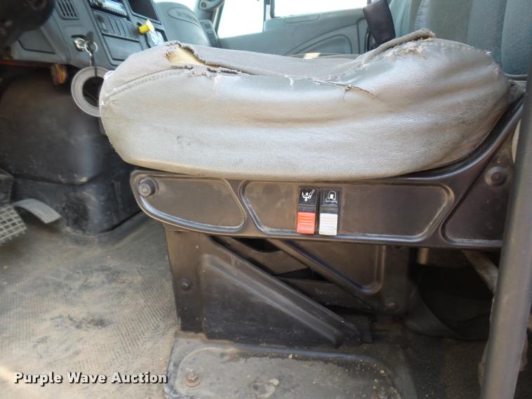 image for item DB6236 2006 International DuraStar 4300 service truck with crane