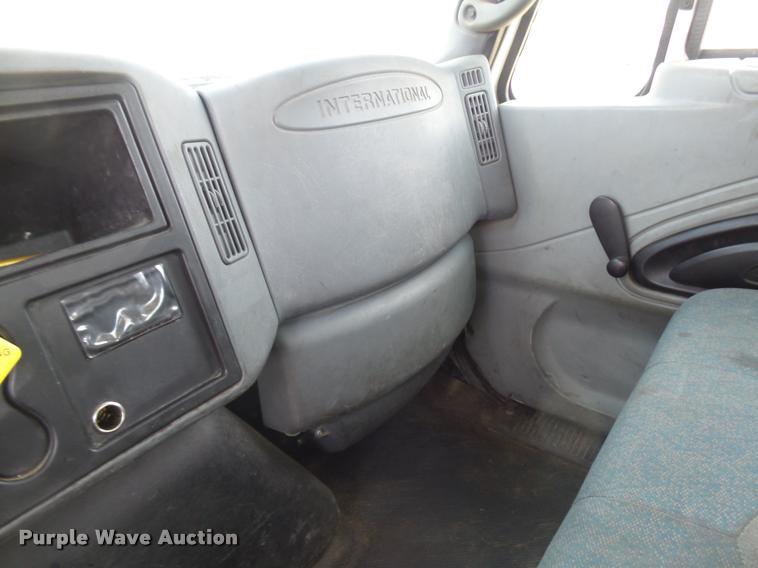 image for item DB6236 2006 International DuraStar 4300 service truck with crane