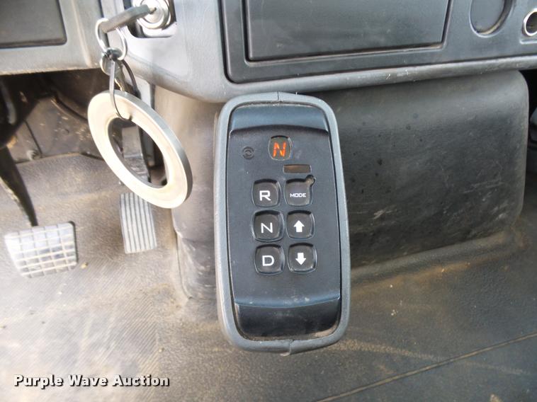 image for item DB6236 2006 International DuraStar 4300 service truck with crane