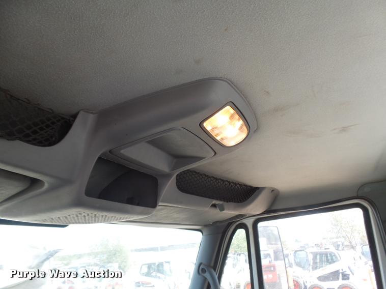 image for item DB6236 2006 International DuraStar 4300 service truck with crane