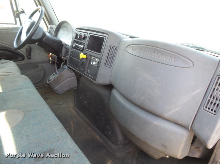 image for item DB6236 2006 International DuraStar 4300 service truck with crane